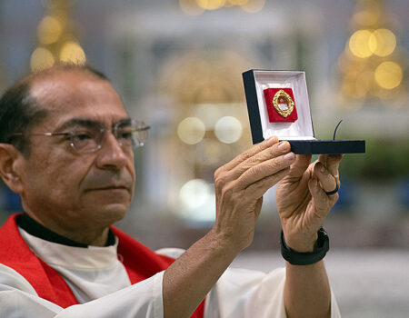 Fr. Abzalón Alvarado. Peter To Rot. MSC