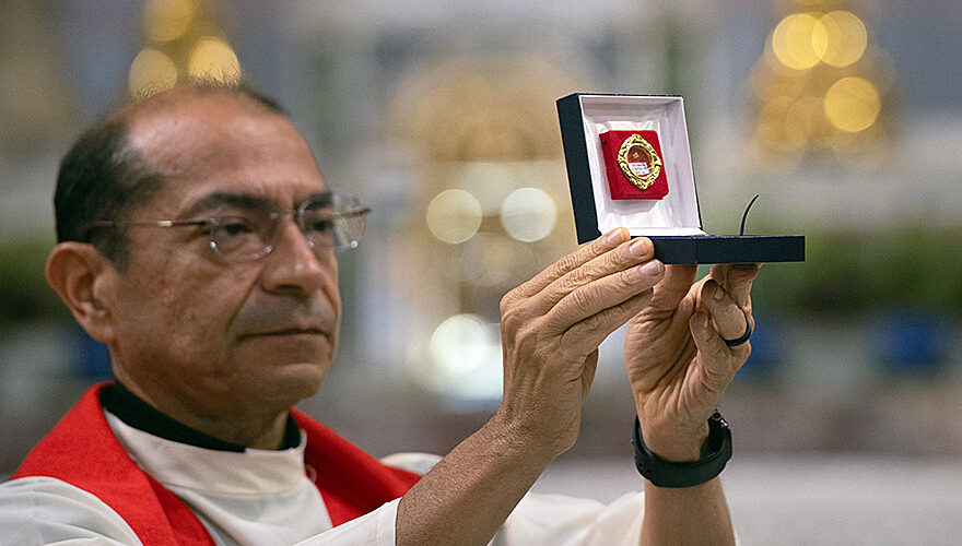 Fr. Abzalón Alvarado. Peter To Rot. MSC